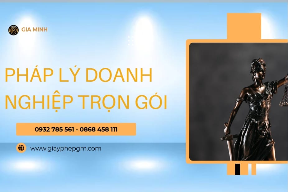 Nhân viên lấy mẫu thủy sản để kiểm nghiệm chất lượng