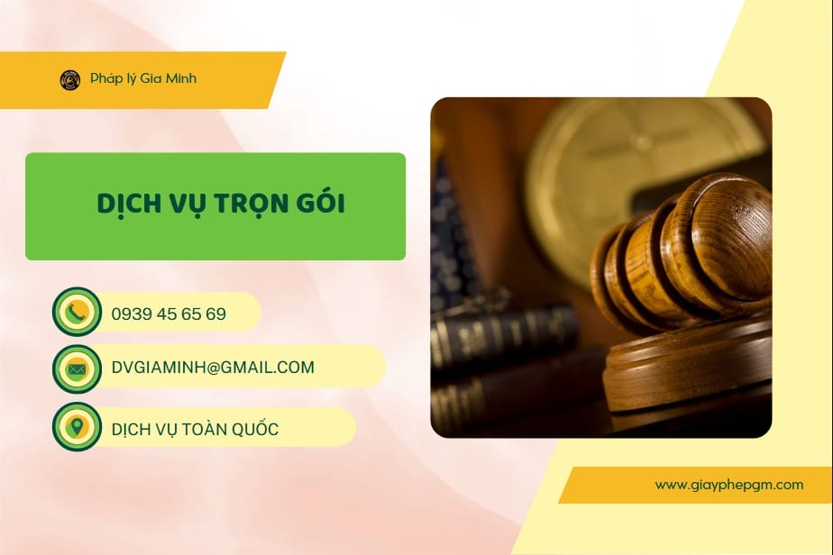Chủ sở hữu công ty may mặc ký hồ sơ đăng ký