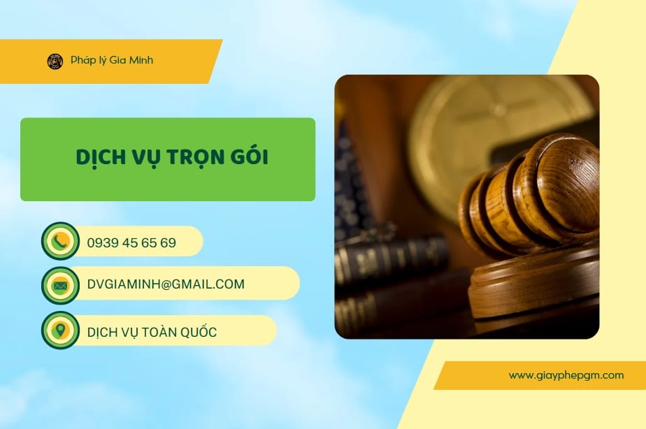 Nhân viên bưu điện nhận hồ sơ lý lịch tư pháp