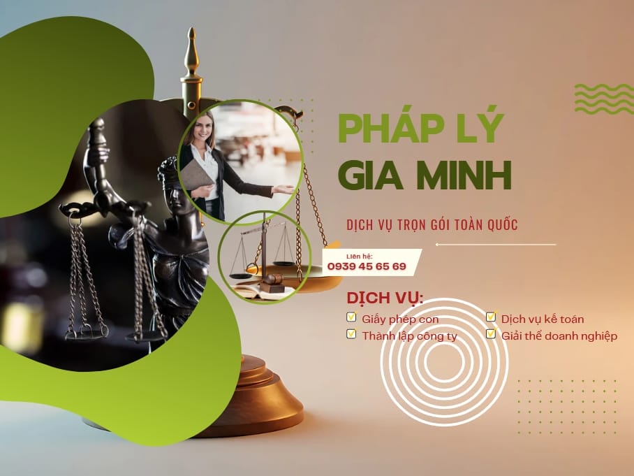 Cán bộ kiểm tra điều kiện cơ sở thực phẩm tươi sống