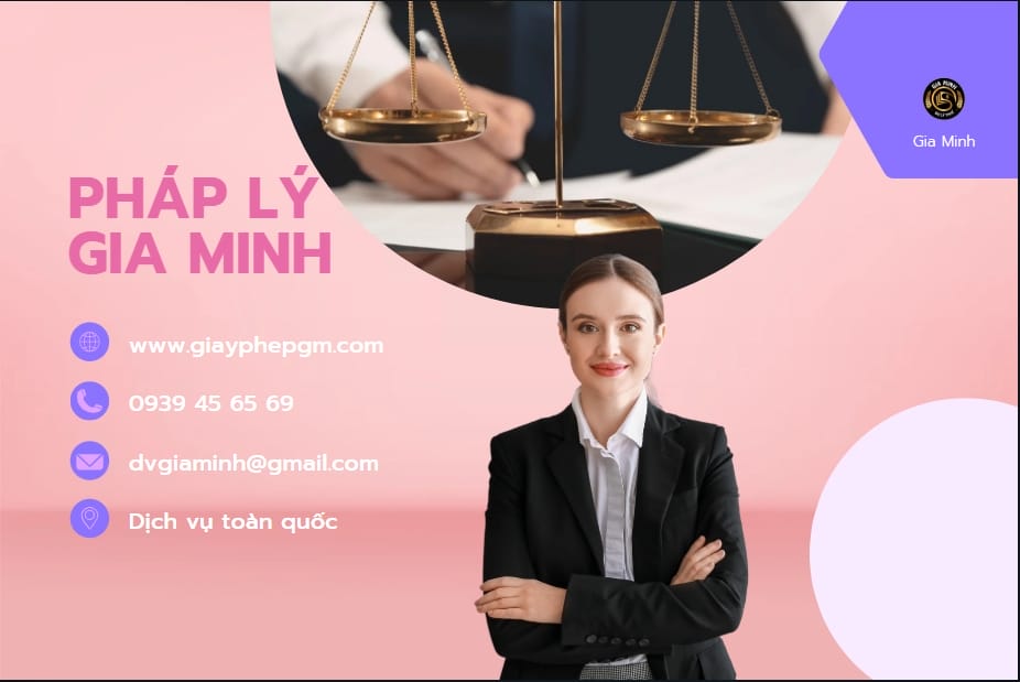 Nhân viên kế toán kiểm tra sổ sách tại Điện Biên