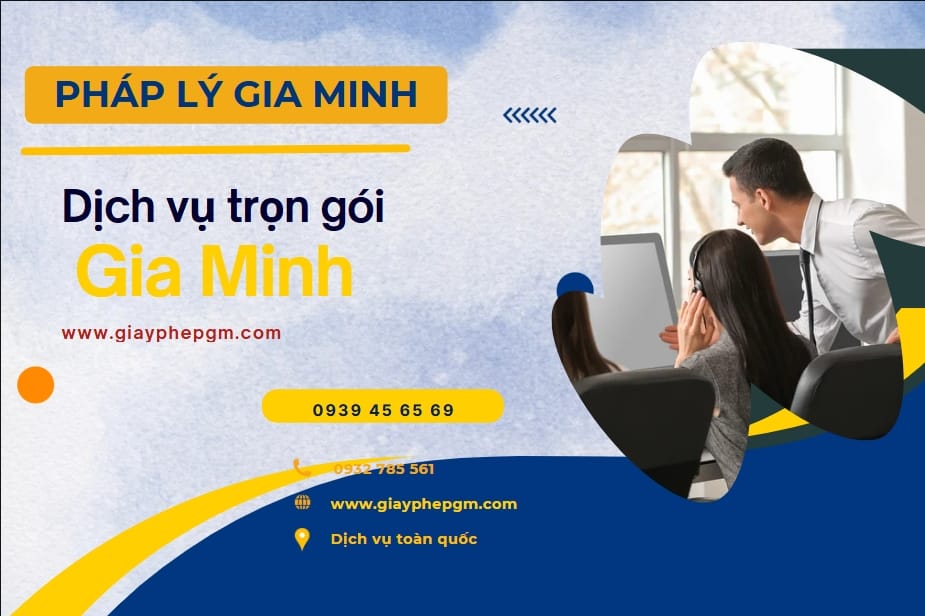 Khách đến xem phim ngoài trời