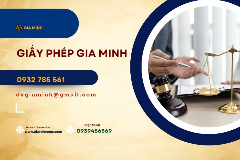 Cán bộ tư pháp hướng dẫn hồ sơ hộ tịch